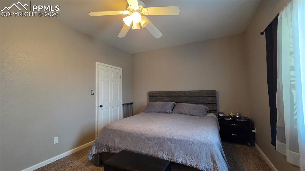 Image 29 of 29: Bedroom