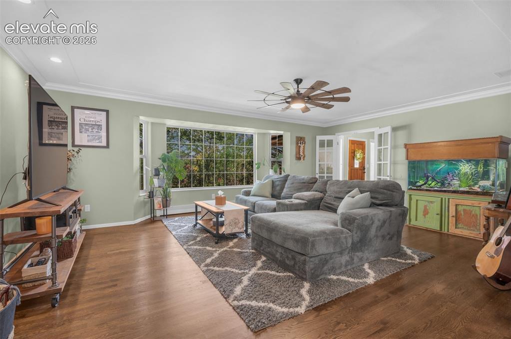 Image 12 of 50: Dining Area