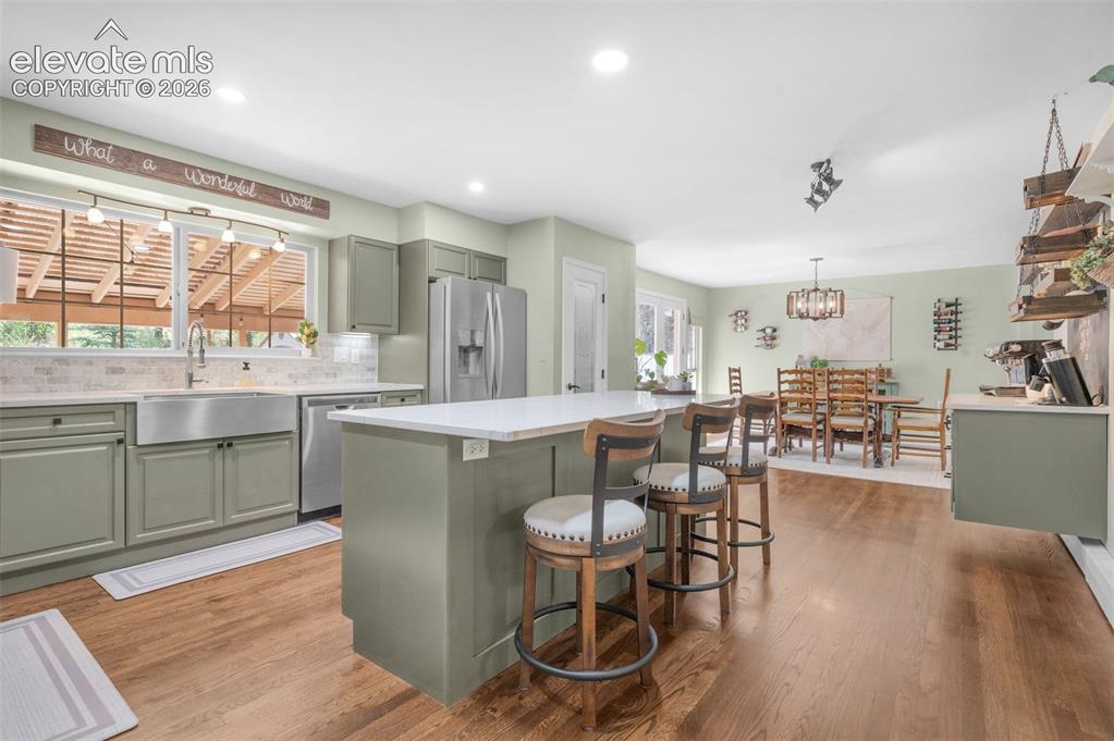 Image 8 of 50: Kitchen