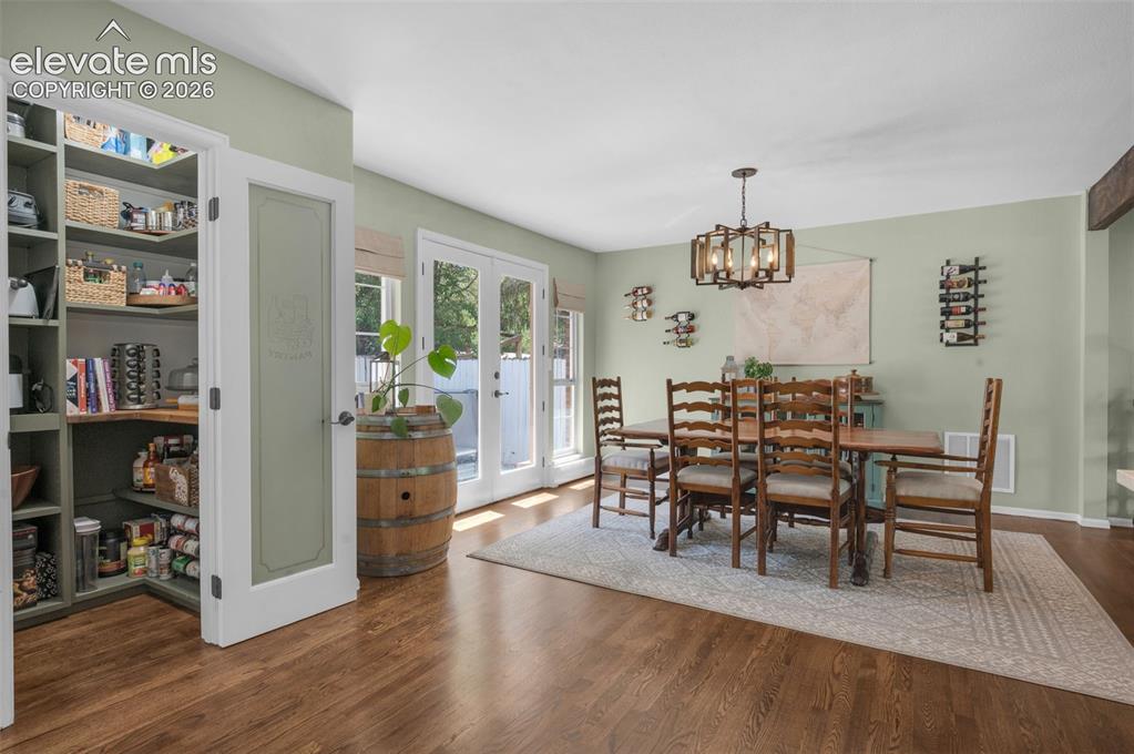 Image 9 of 50: Kitchen