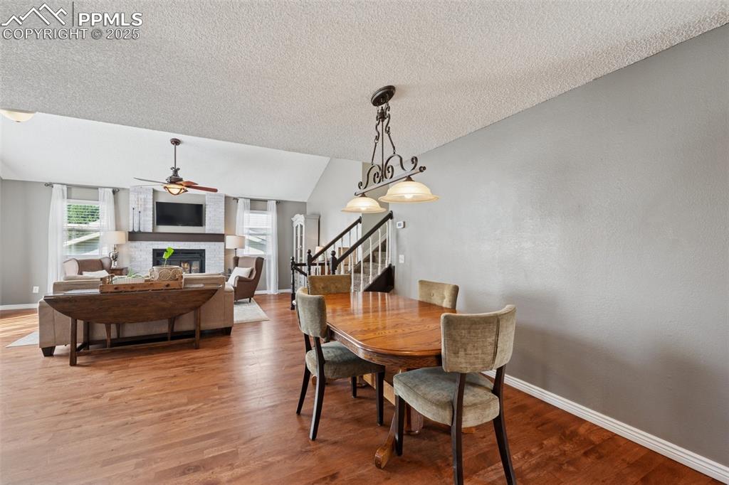 Image 10 of 36: Dining Area