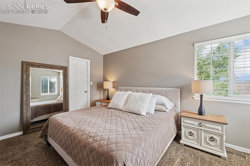 Image 15 of 36: Bedroom