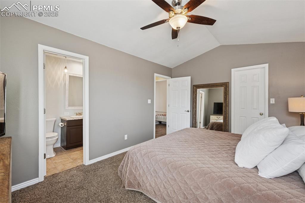 Image 16 of 36: Bedroom