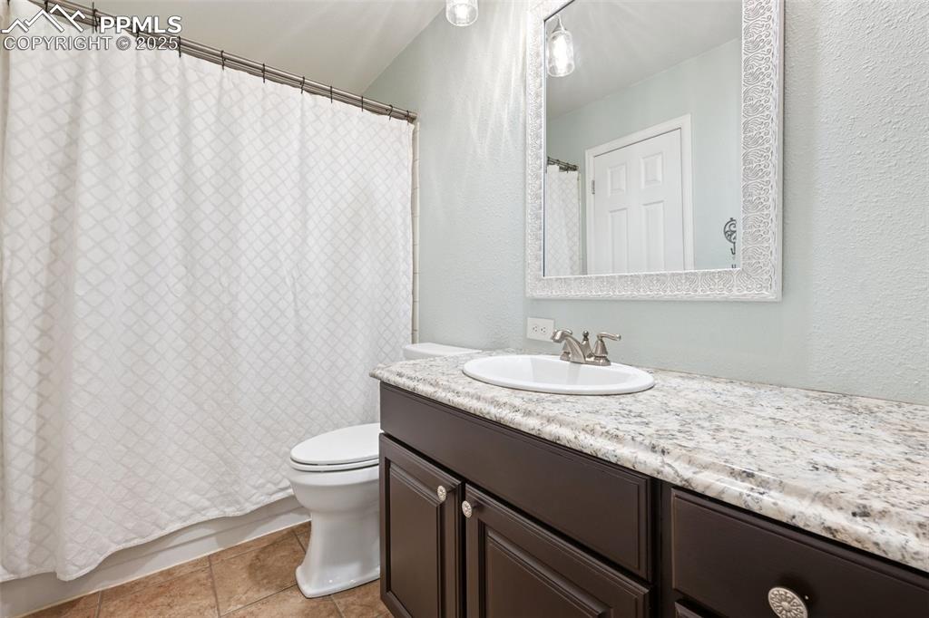 Image 17 of 36: Bathroom