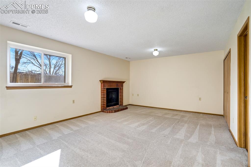 Image 17 of 50: Living Room