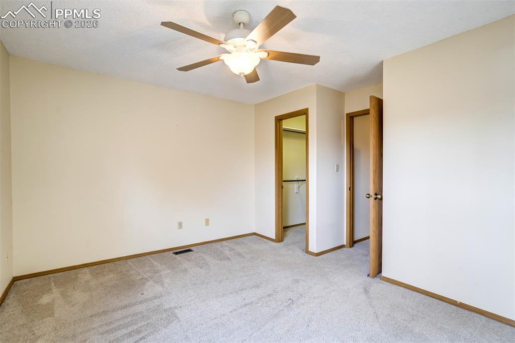 Image 25 of 50: Bedroom