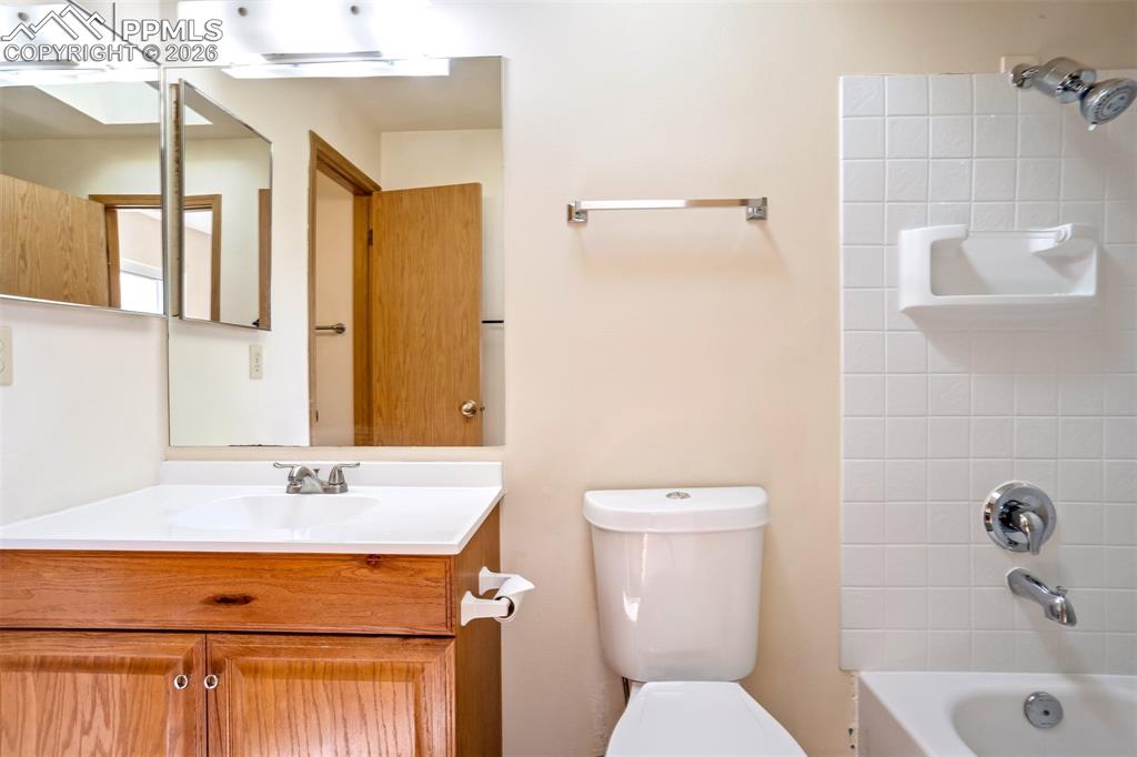 Image 27 of 50: Bathroom