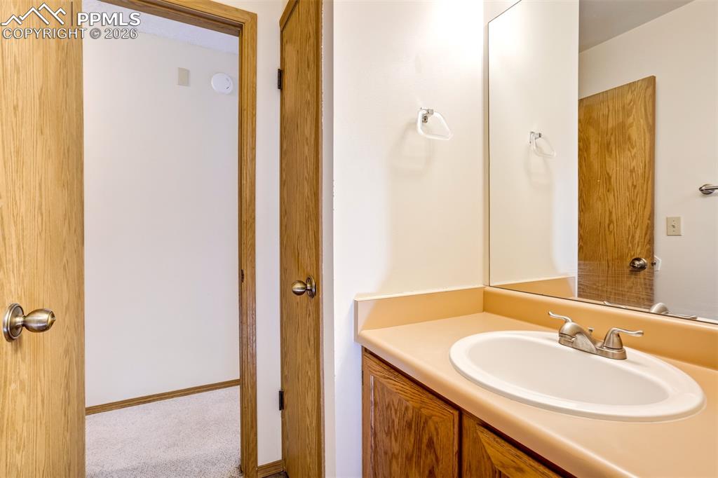 Image 28 of 50: Bathroom