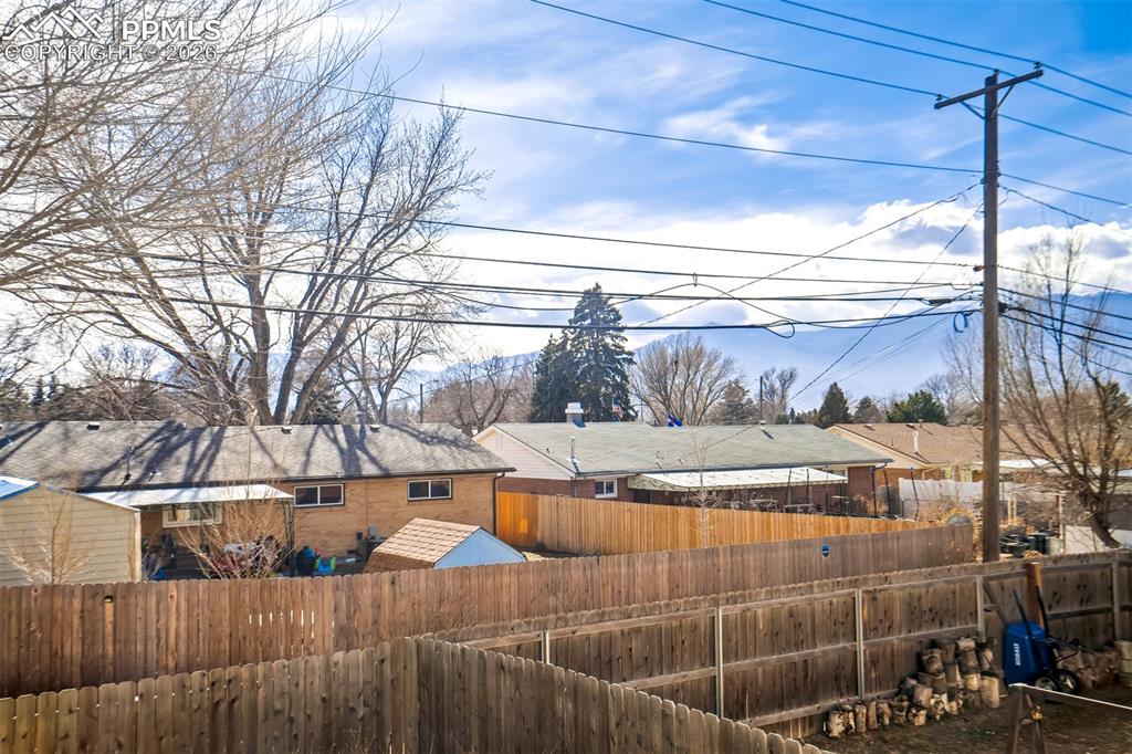 Image 48 of 50: Yard