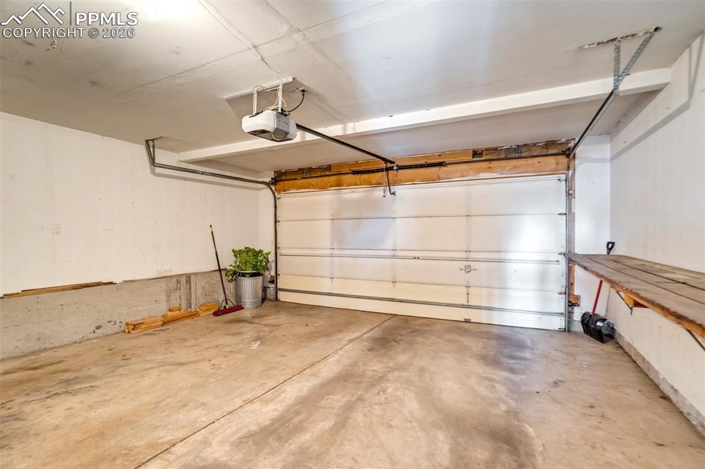 Image 49 of 50: Garage