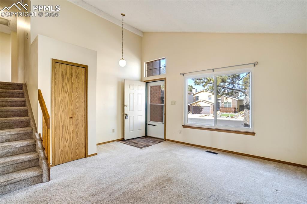 Image 5 of 50: Entry