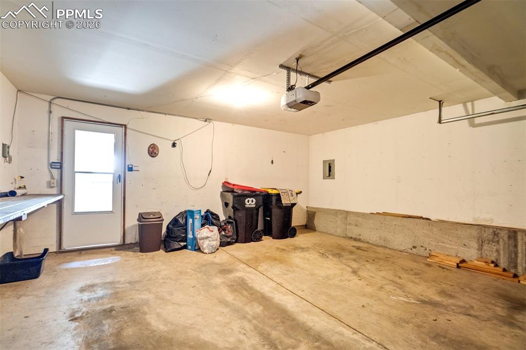 Image 50 of 50: Garage