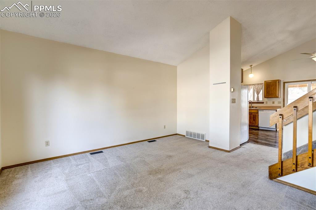 Image 7 of 50: Living Room