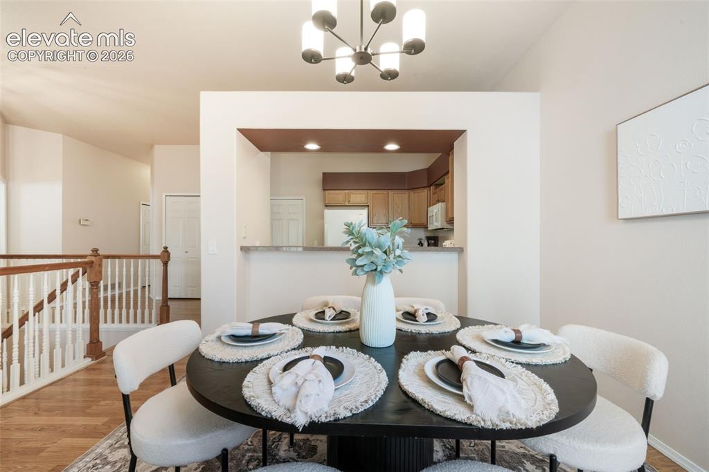 Image 14 of 50: Dining Area