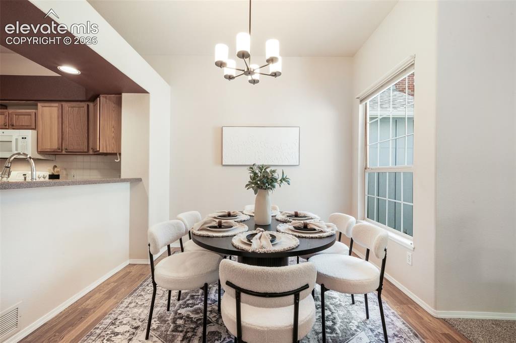 Image 16 of 50: Dining Area