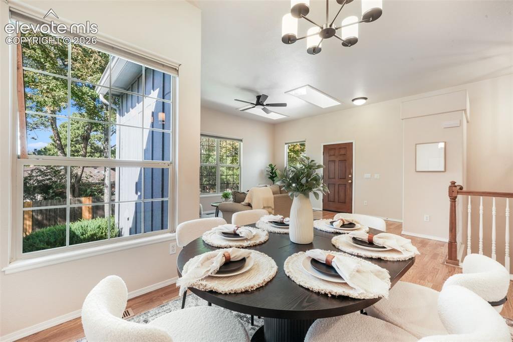 Image 18 of 50: Dining Area
