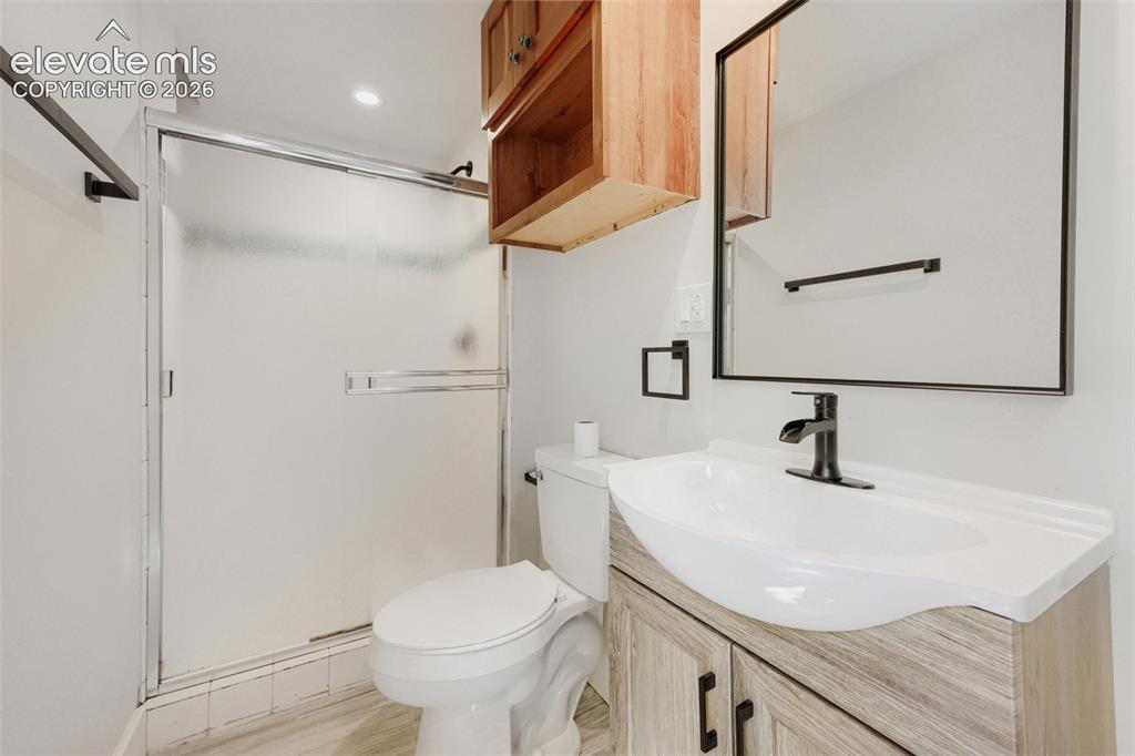 Image 11 of 35: Bathroom