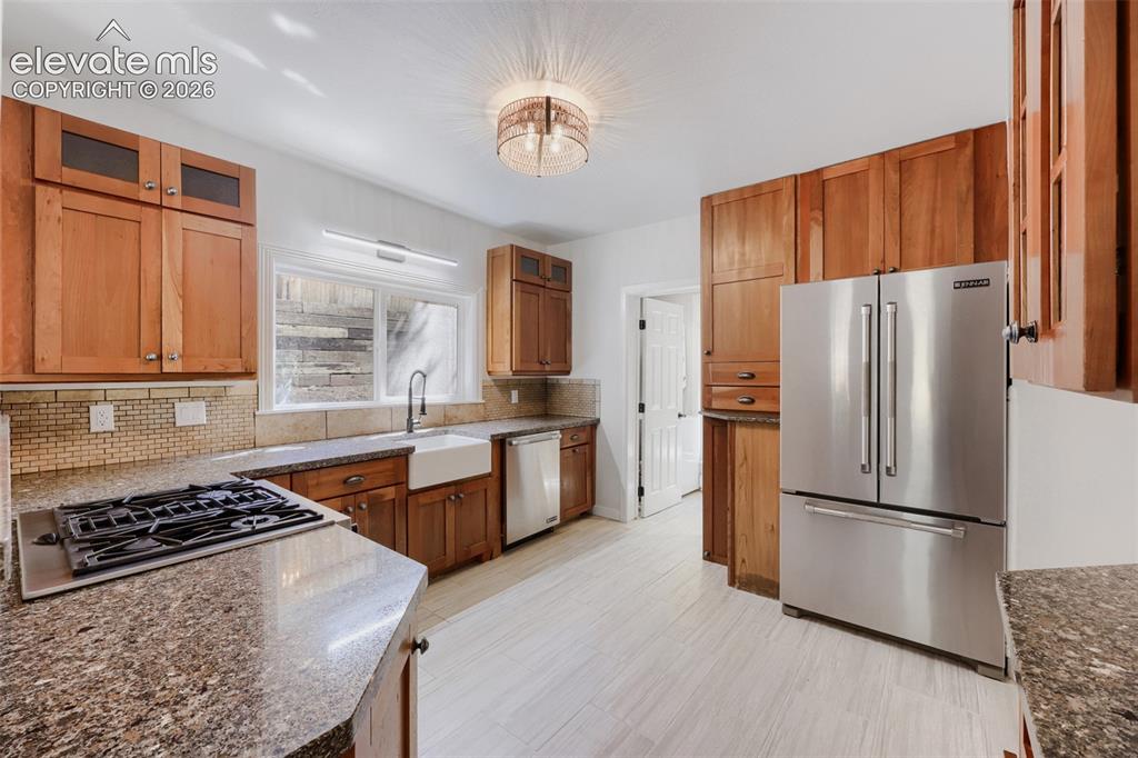 Image 4 of 35: Kitchen
