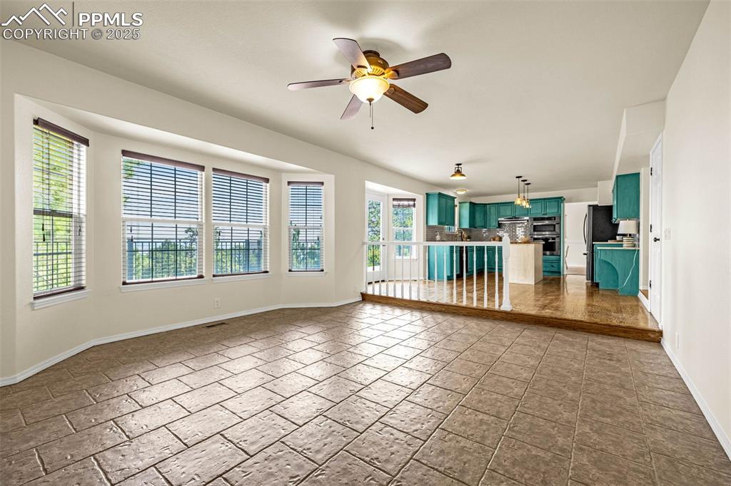 Image 16 of 50: Living Room