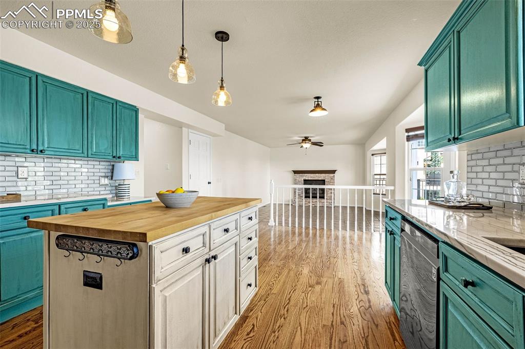 Image 17 of 50: Kitchen