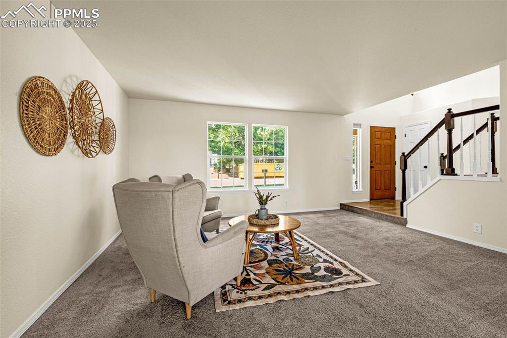 Image 9 of 50: Living Room