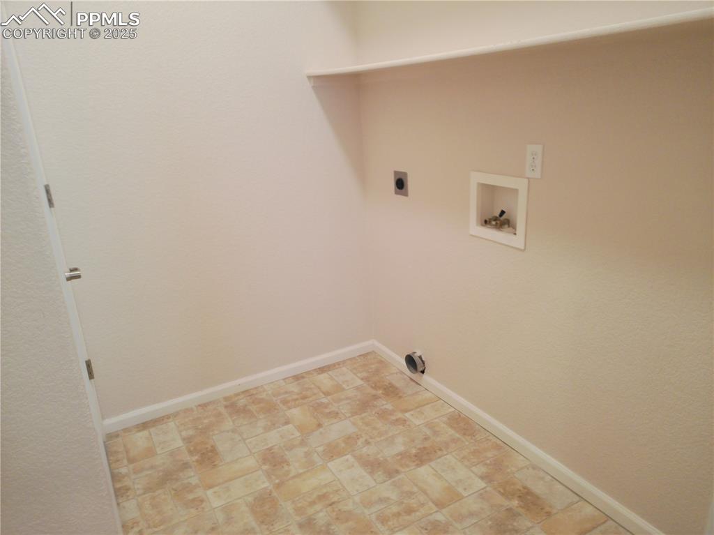 Image 18 of 35: Laundry