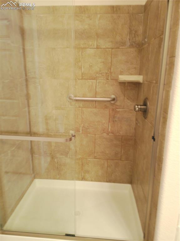 Image 24 of 35: Bathroom