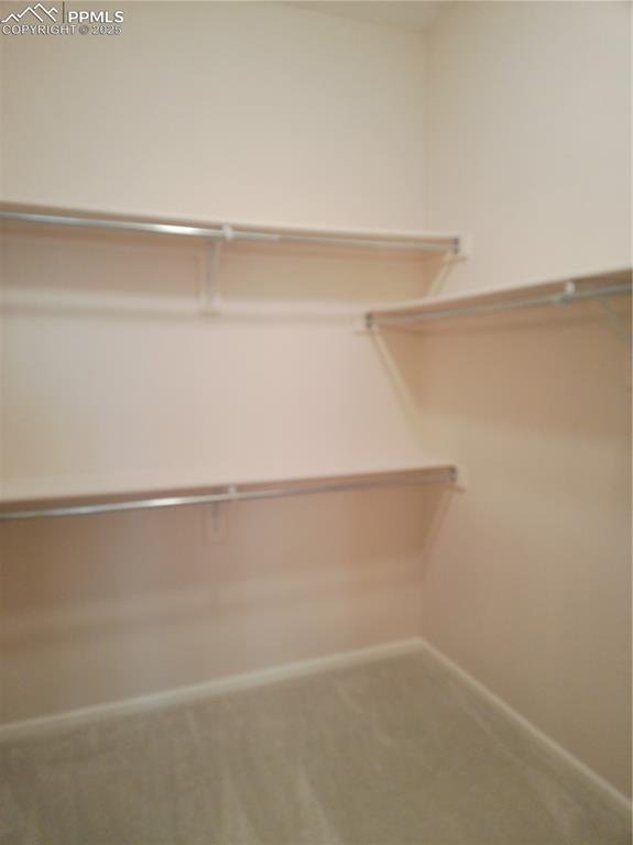 Image 26 of 35: Closet