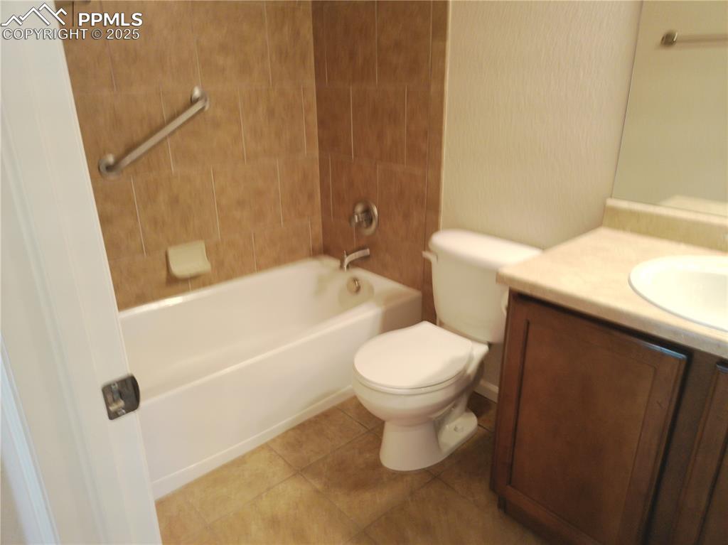 Image 29 of 35: Bathroom