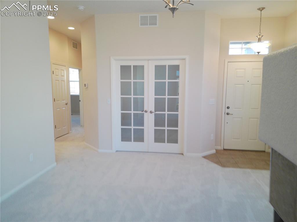 Image 5 of 35: Entry