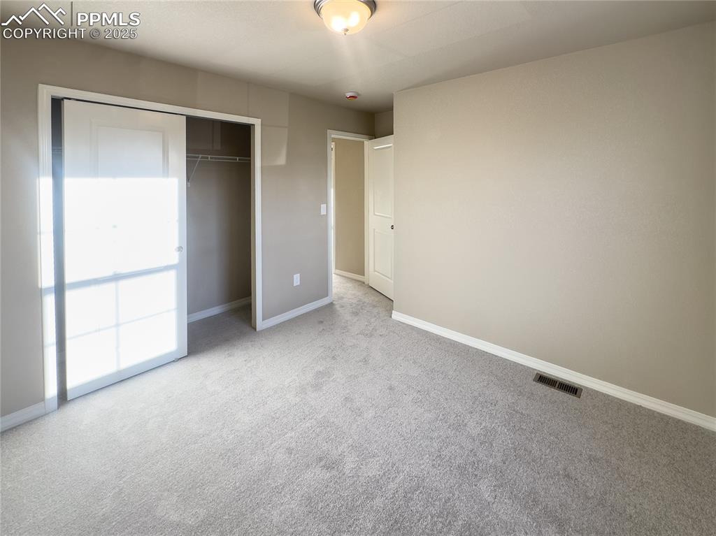 Image 27 of 32: Bedroom