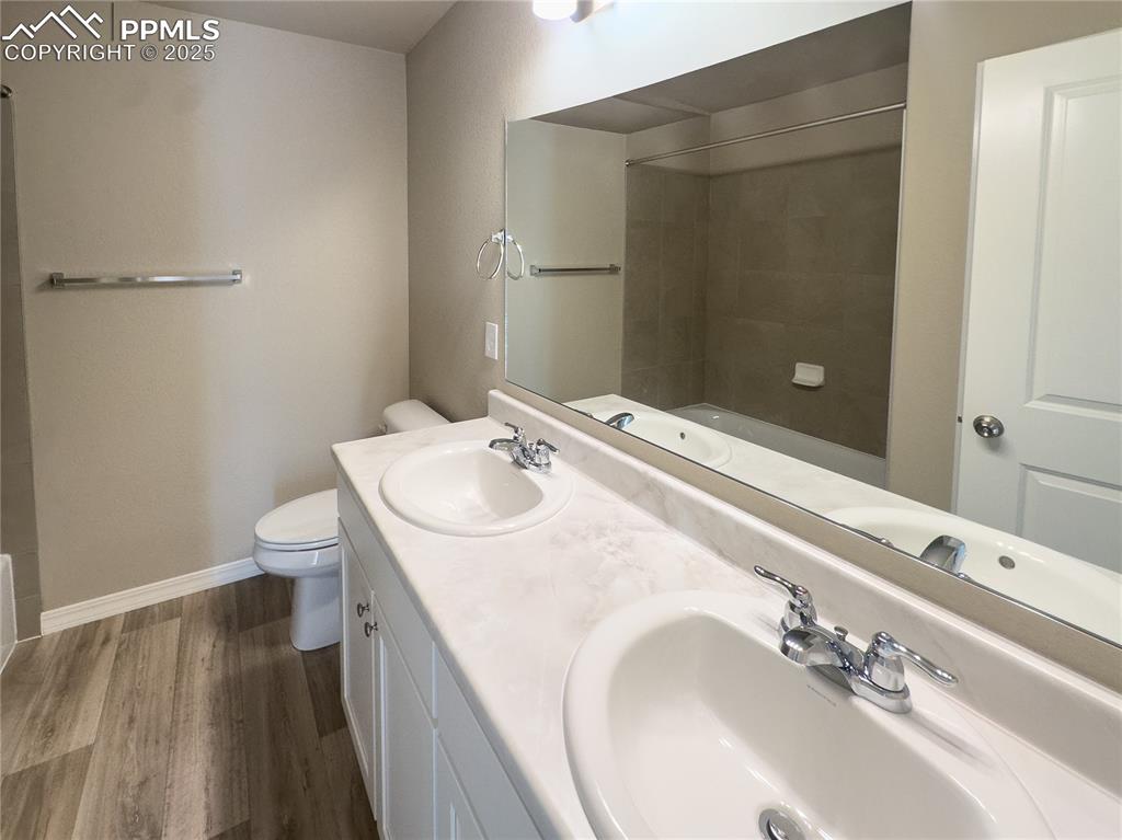 Image 29 of 32: Bathroom