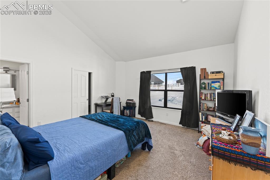 Image 20 of 50: Bedroom