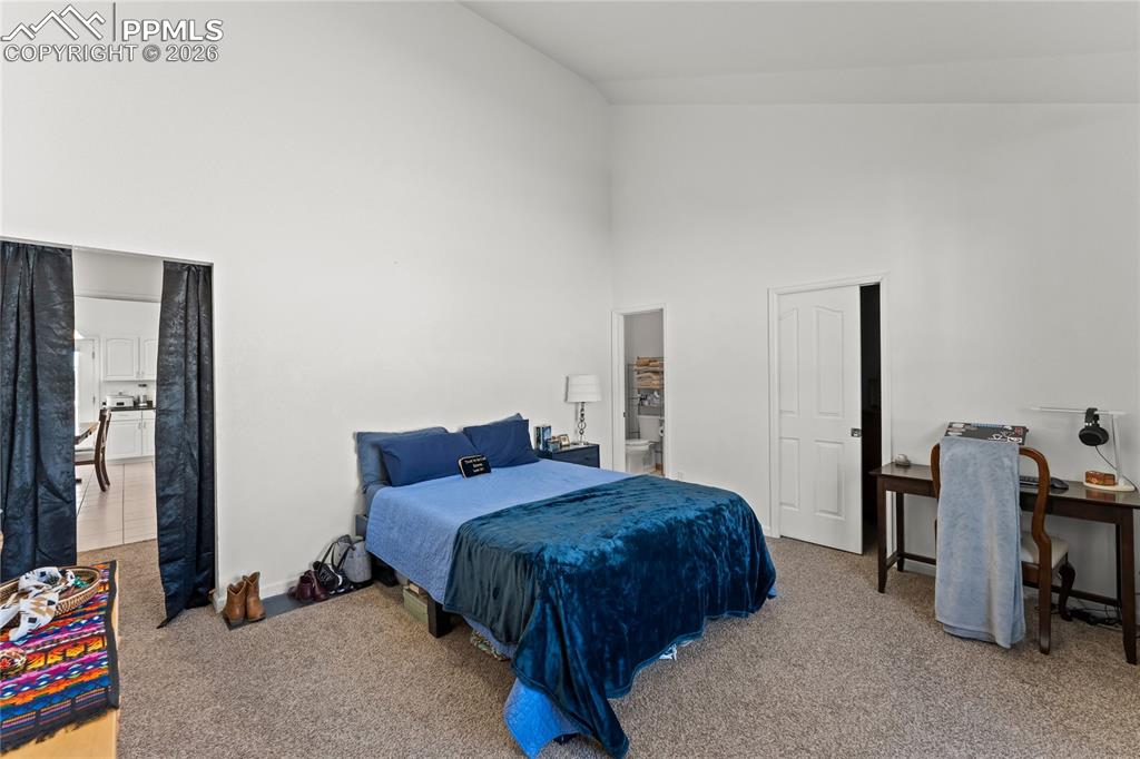 Image 21 of 50: Bedroom