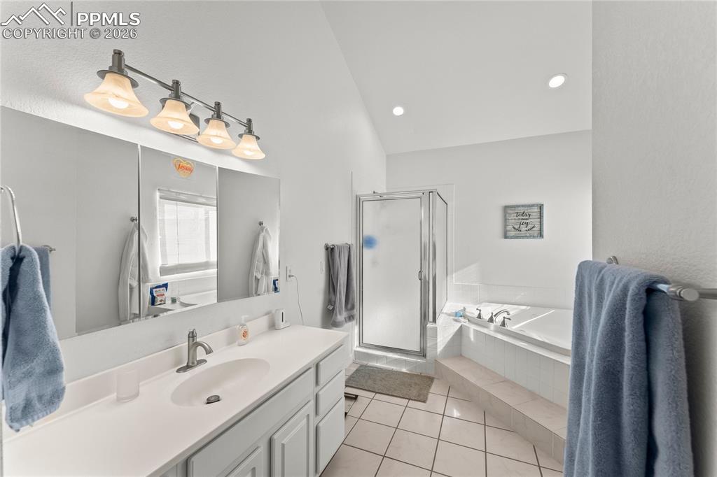 Image 26 of 50: Bathroom