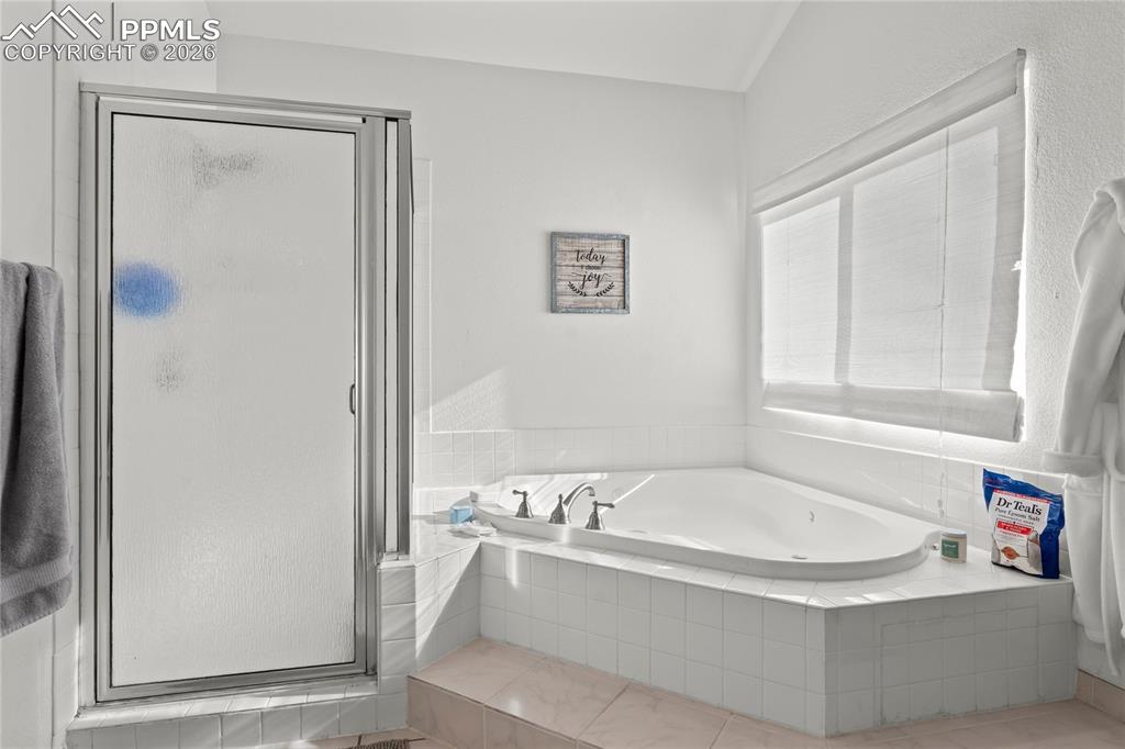 Image 27 of 50: Bathroom