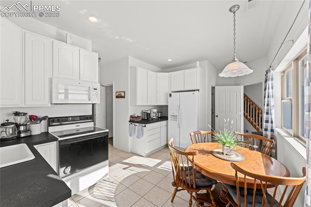 Image 34 of 50: Kitchen