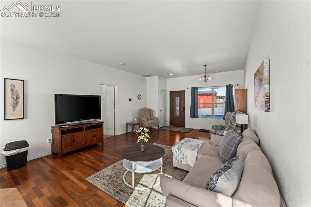 Image 35 of 50: Living Room