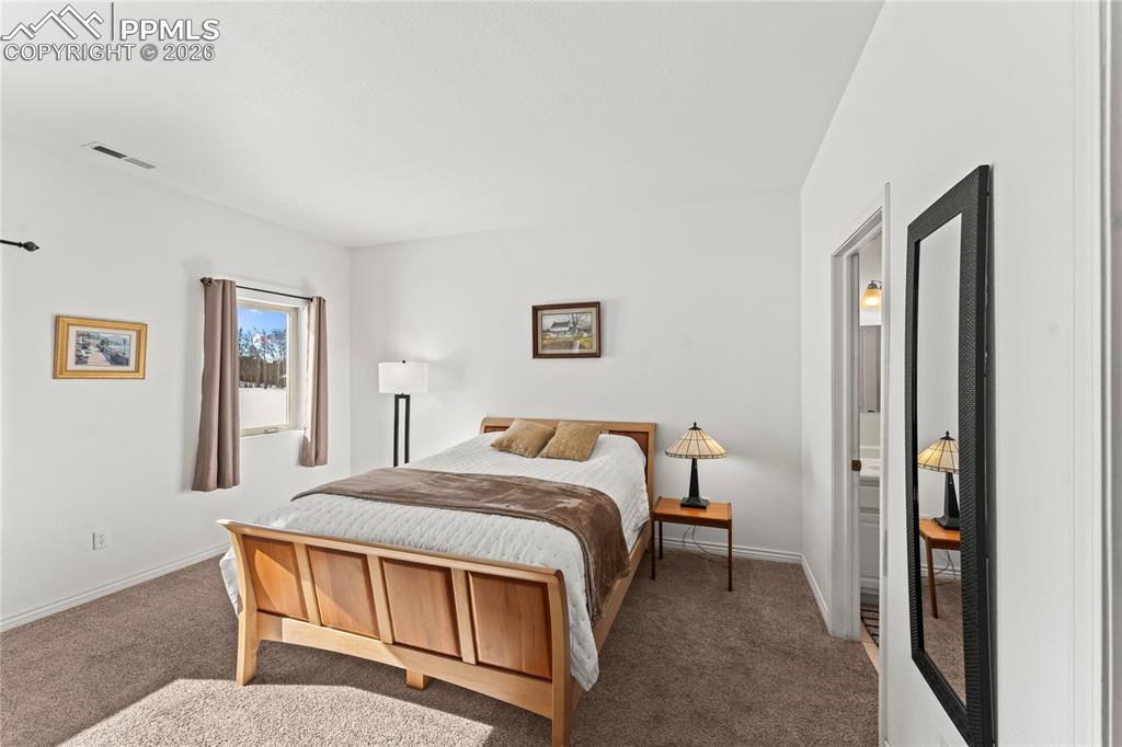 Image 38 of 50: Bedroom