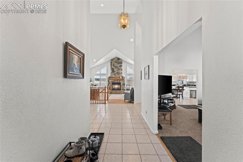 Image 6 of 50: Entry