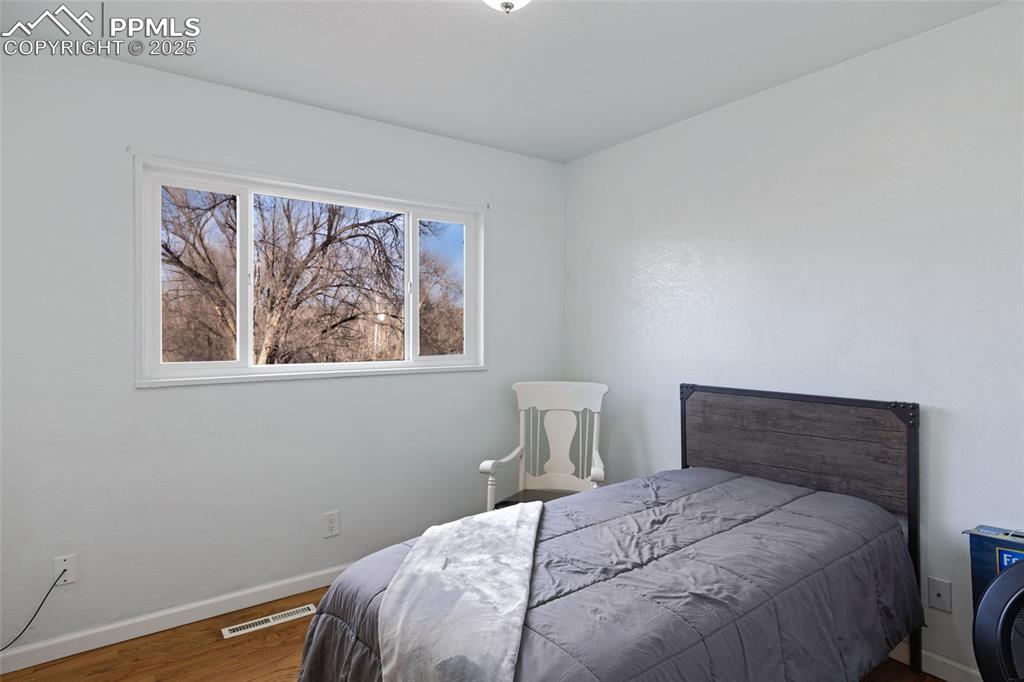 Image 28 of 47: Bedroom