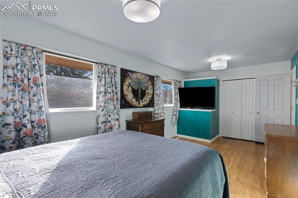 Image 30 of 47: Bedroom