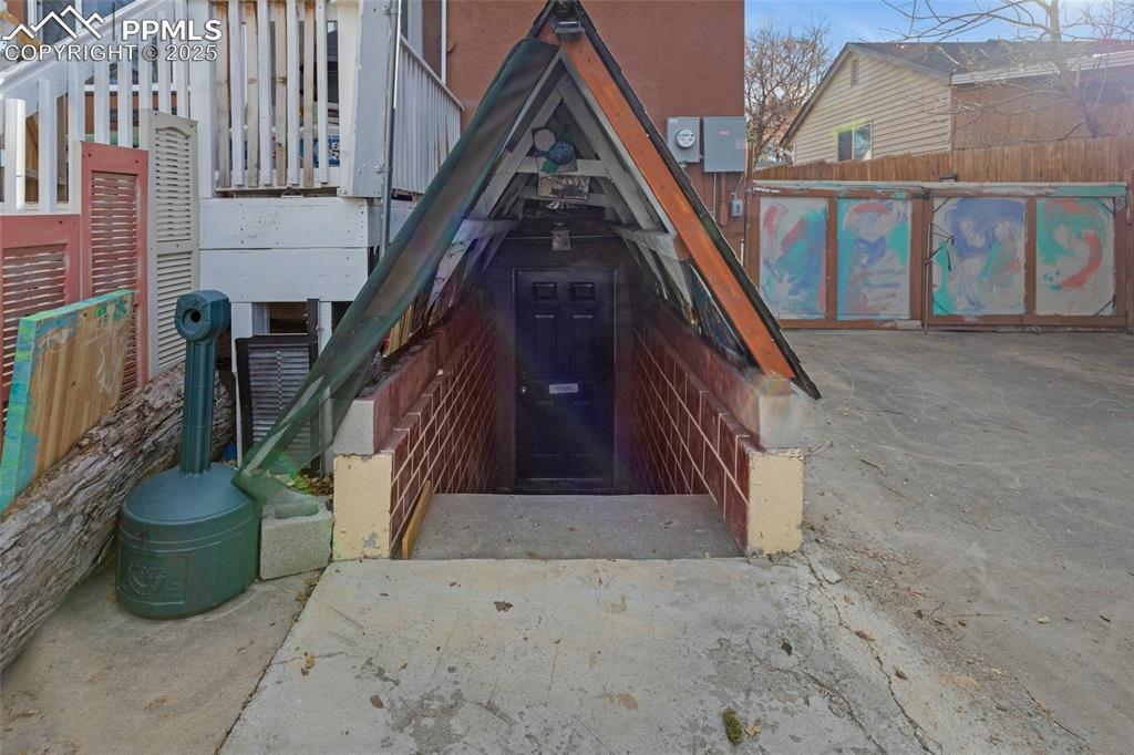 Image 9 of 47: Entry