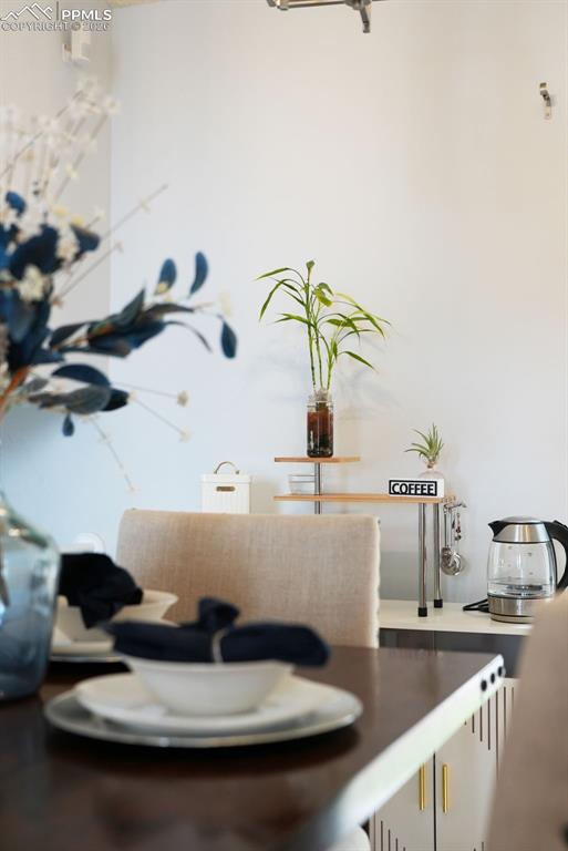 Image 12 of 50: Dining Area