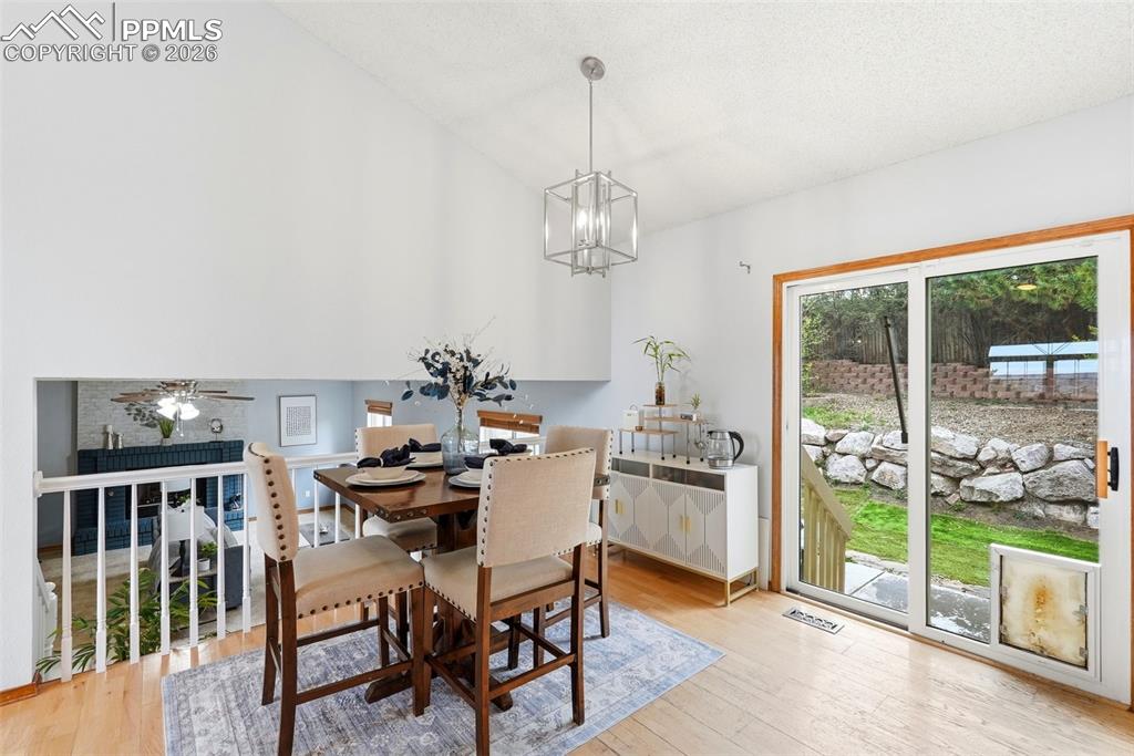 Image 17 of 50: Kitchen