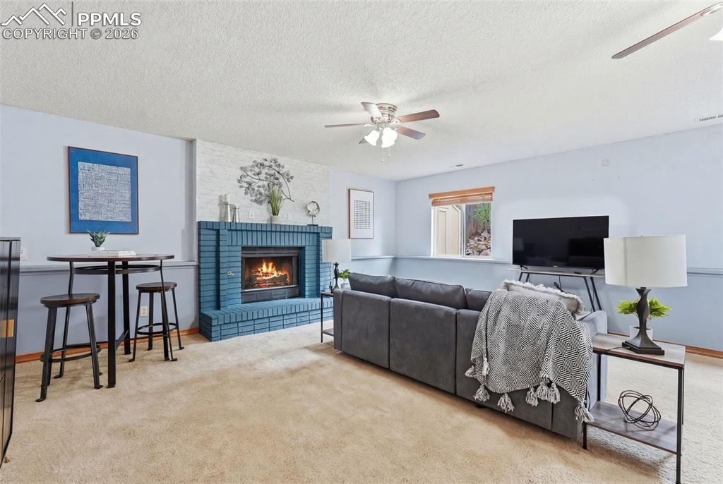 Image 21 of 50: Living Room