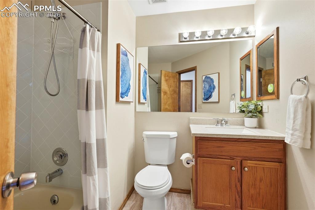 Image 34 of 50: Bathroom #2- upper