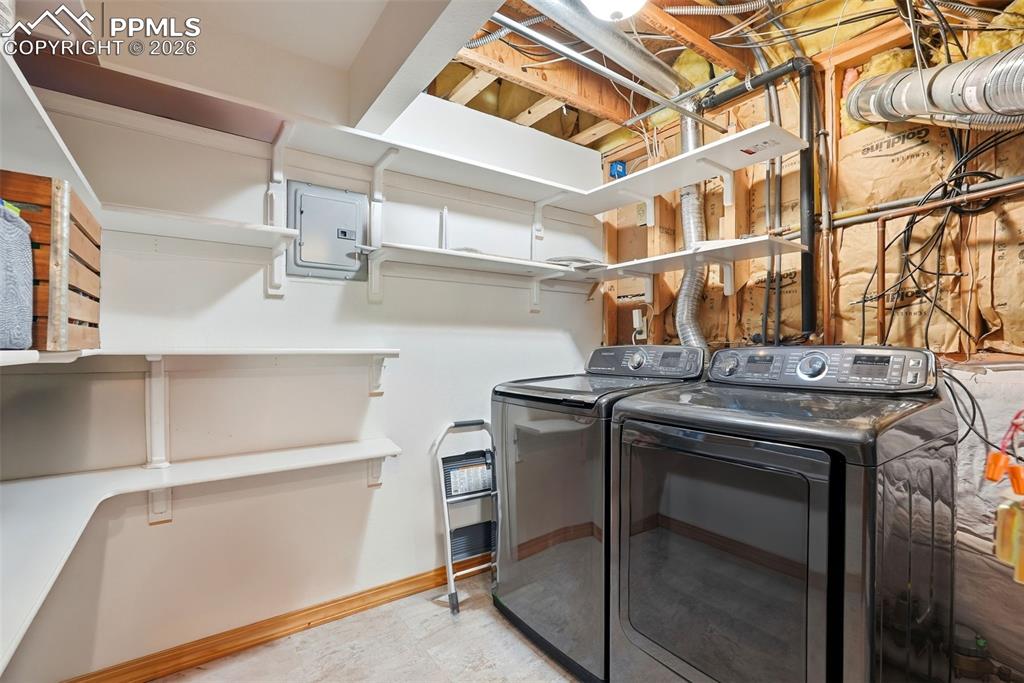 Image 41 of 50: Laundry