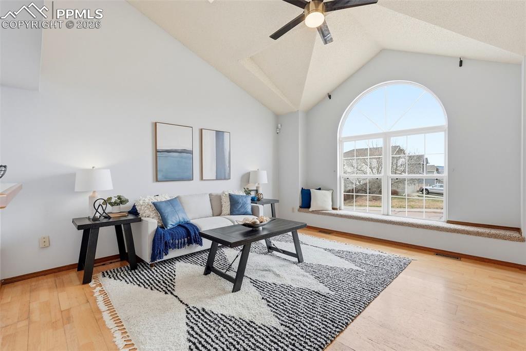 Image 5 of 50: Great Room