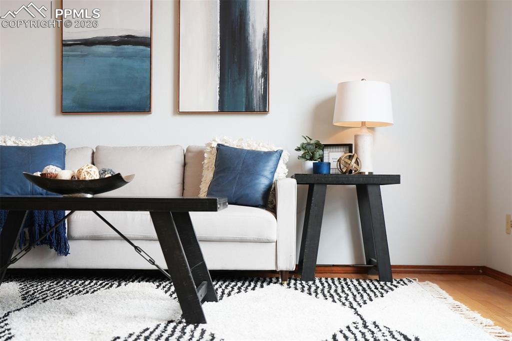 Image 6 of 50: Sitting Room